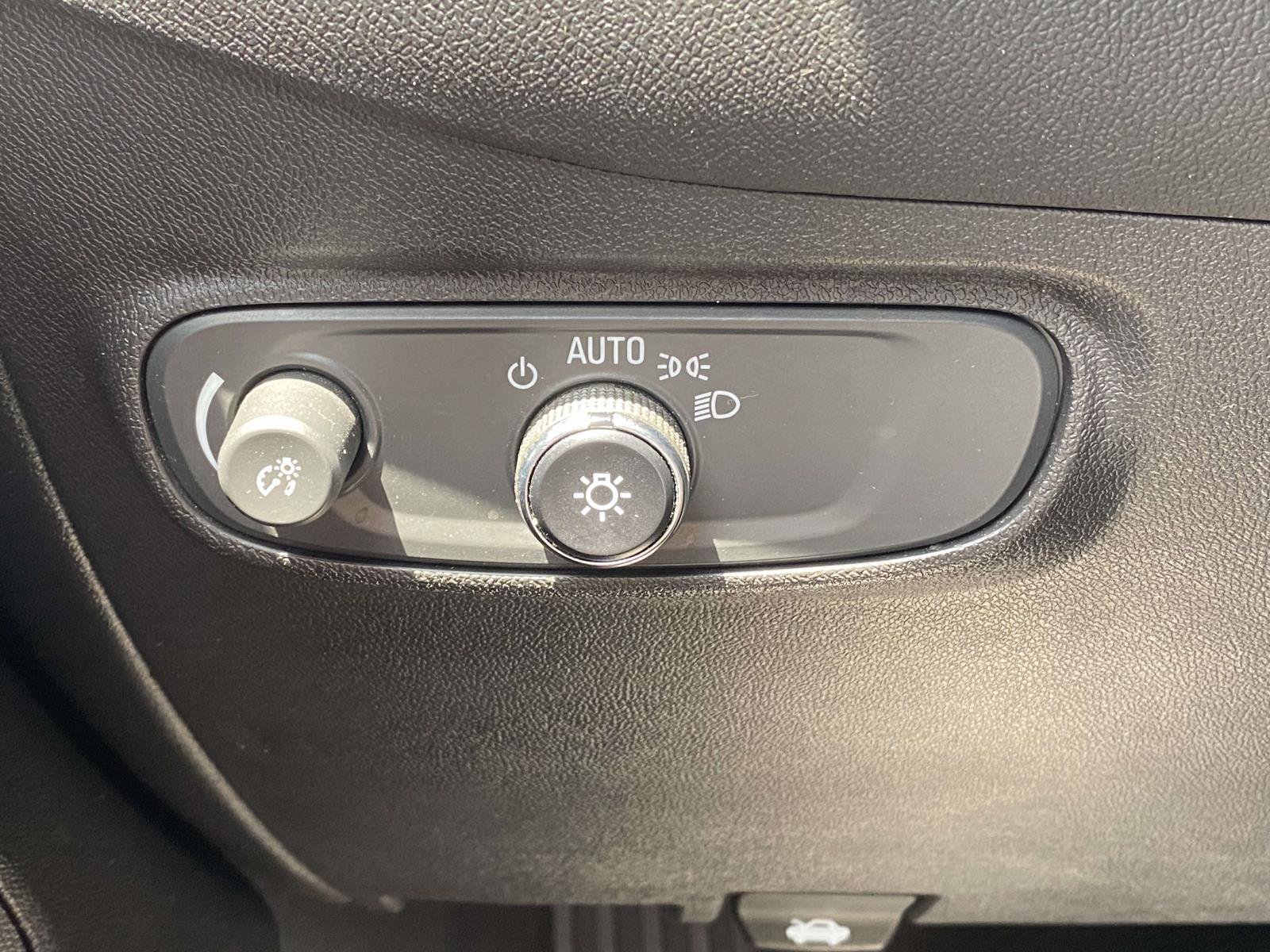 Used 2023 Chevrolet Equinox LT w/ Driver Convenience Package FWD image 19