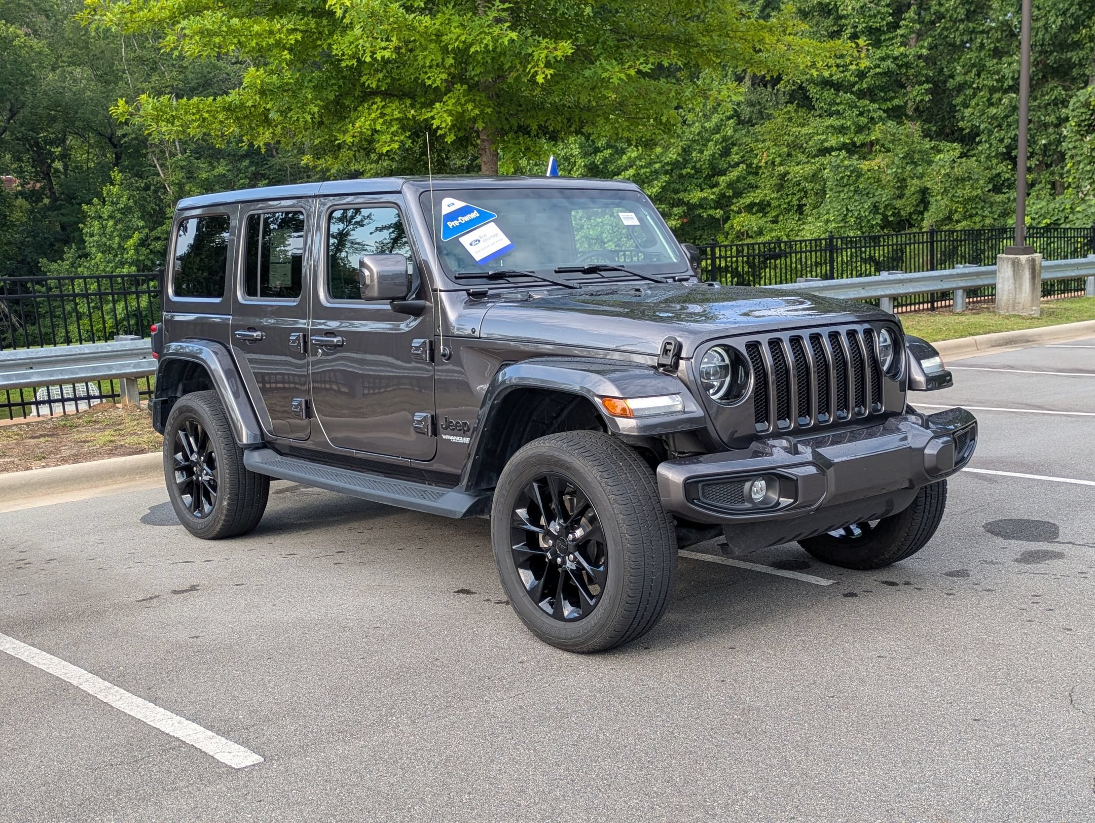 Used 2021 Jeep Wrangler Unlimited Sahara AWD/4WD image 2