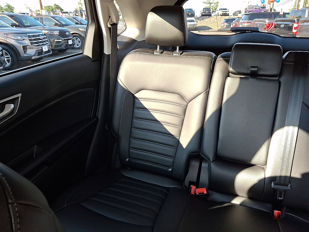 Certified 2024 Ford Edge SEL w/ Convenience Package AWD/4WD image 12