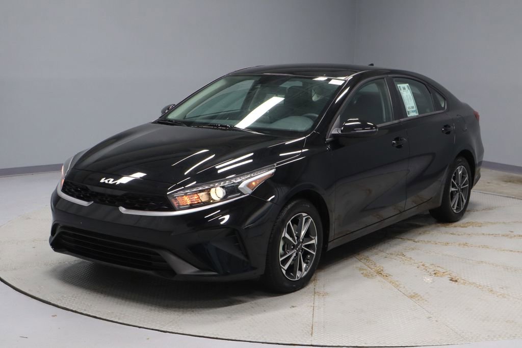 Used 2024 Kia Forte LXS w/ LXS Technology Package FWD image 7