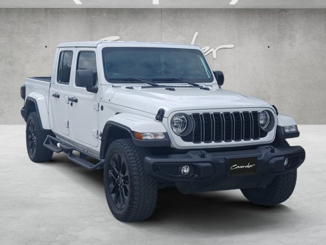 Used 2025 Jeep Gladiator Sport AWD/4WD image 2