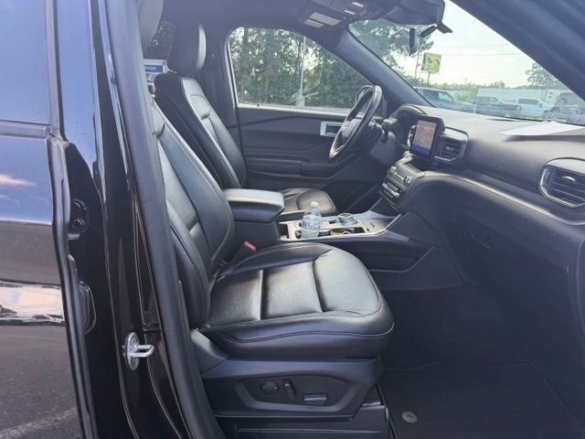 Certified 2020 Ford Explorer XLT w/ Equipment Group 202A AWD/4WD image 11