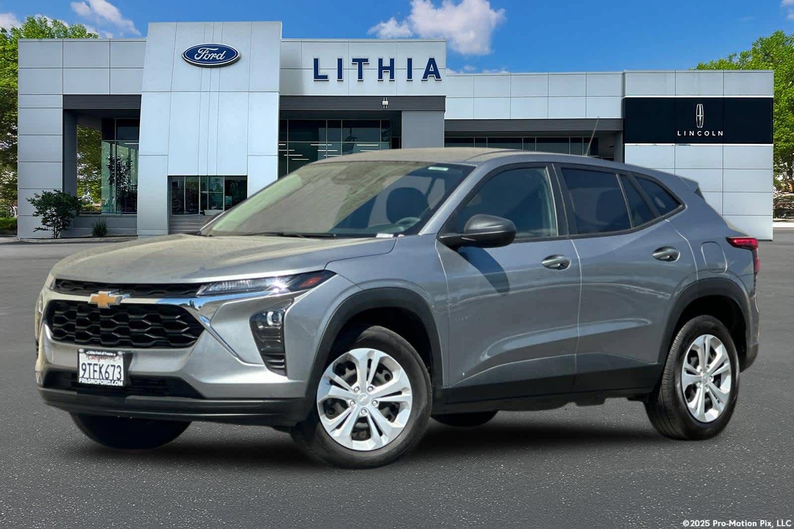 Used 2025 Chevrolet Trax LS w/ Driver Confidence Package FWD image 1