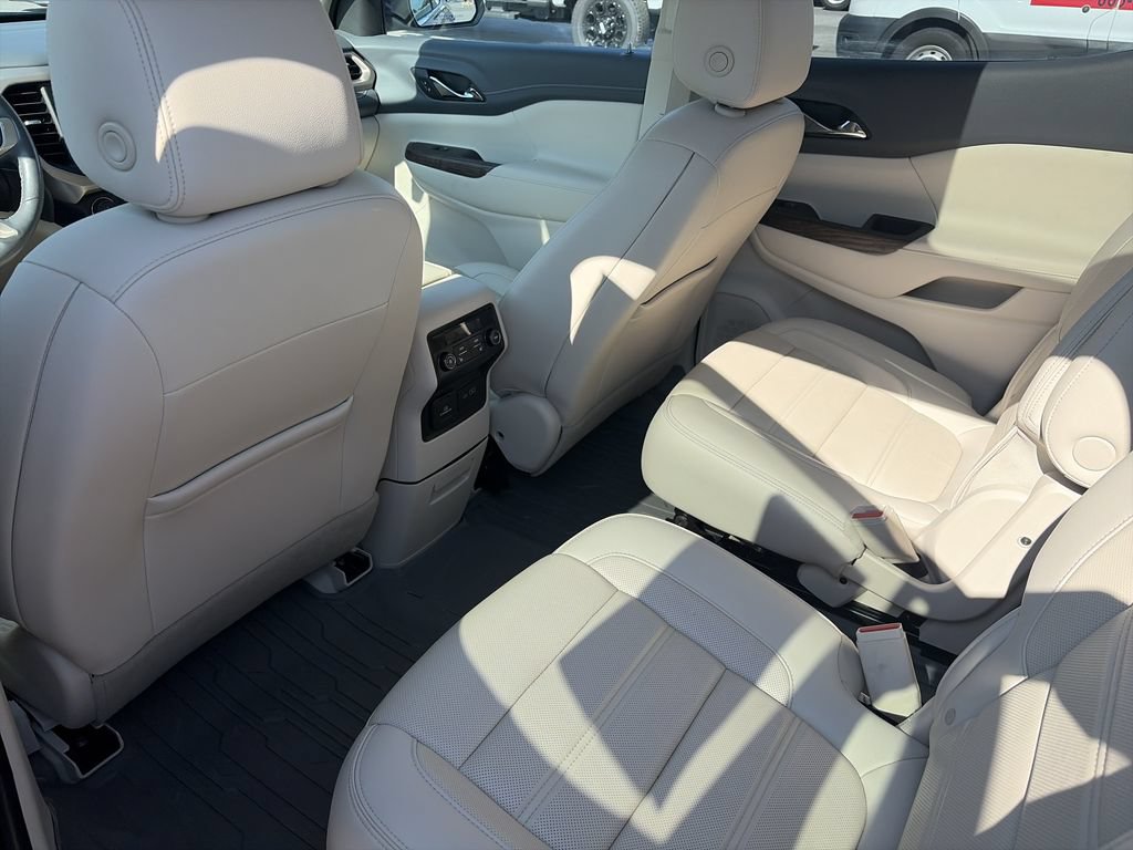Used 2020 GMC Acadia Denali w/ Technology Package FWD image 28