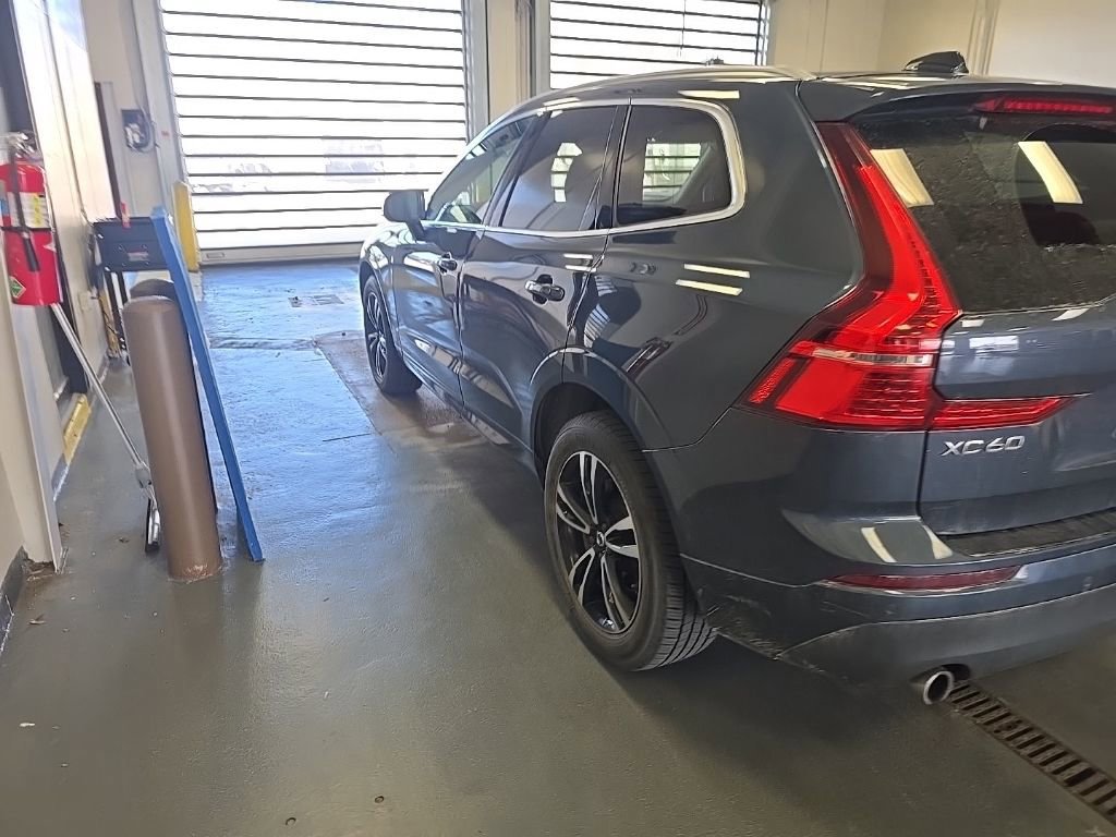 Used 2020 Volvo XC60 T5 Momentum image 3
