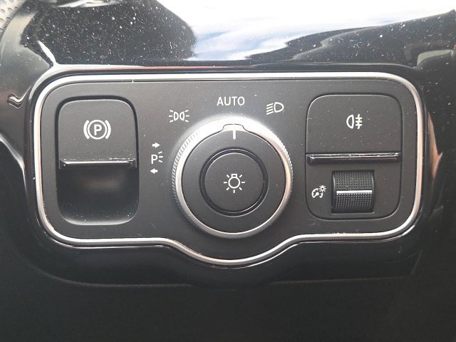 Used 2025 Mercedes-Benz CLA 250 4MATIC image 23