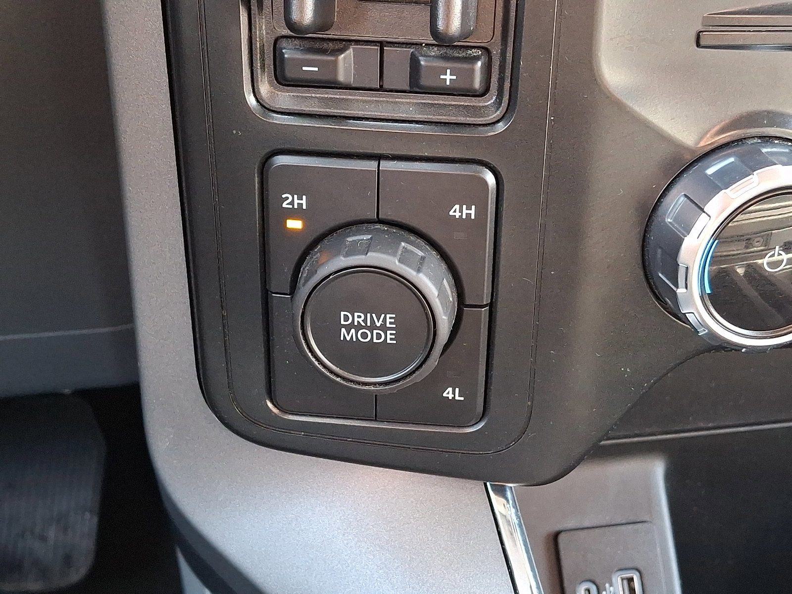 Certified 2022 Ford F150 XLT w/ Equipment Group 302A High image 30