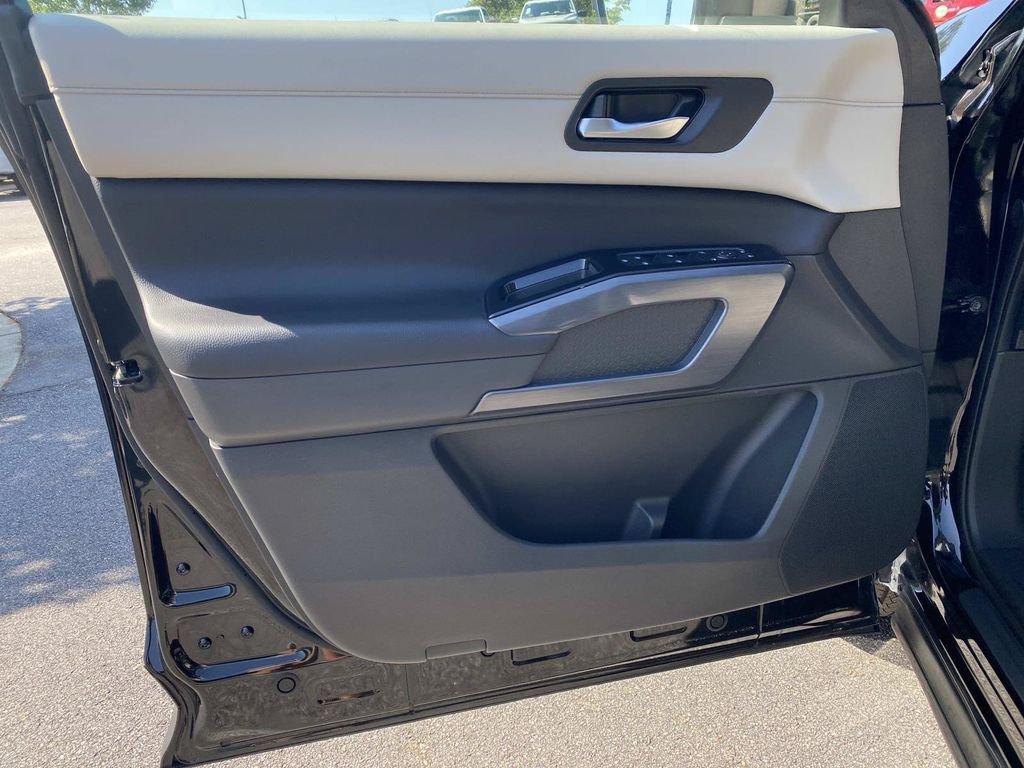 Used 2023 Nissan Pathfinder SL w/ SL Premium Package FWD image 17