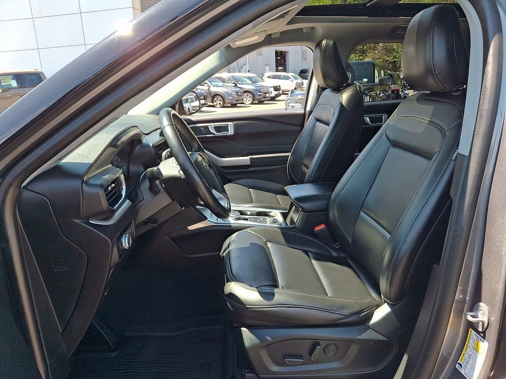 Certified 2023 Ford Explorer XLT w/ Equipment Group 202A AWD/4WD image 15