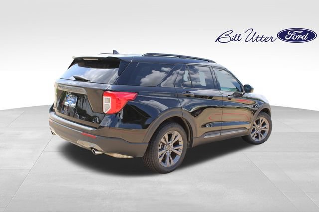 Certified 2023 Ford Explorer XLT w/ Equipment Group 202A RWD image 5