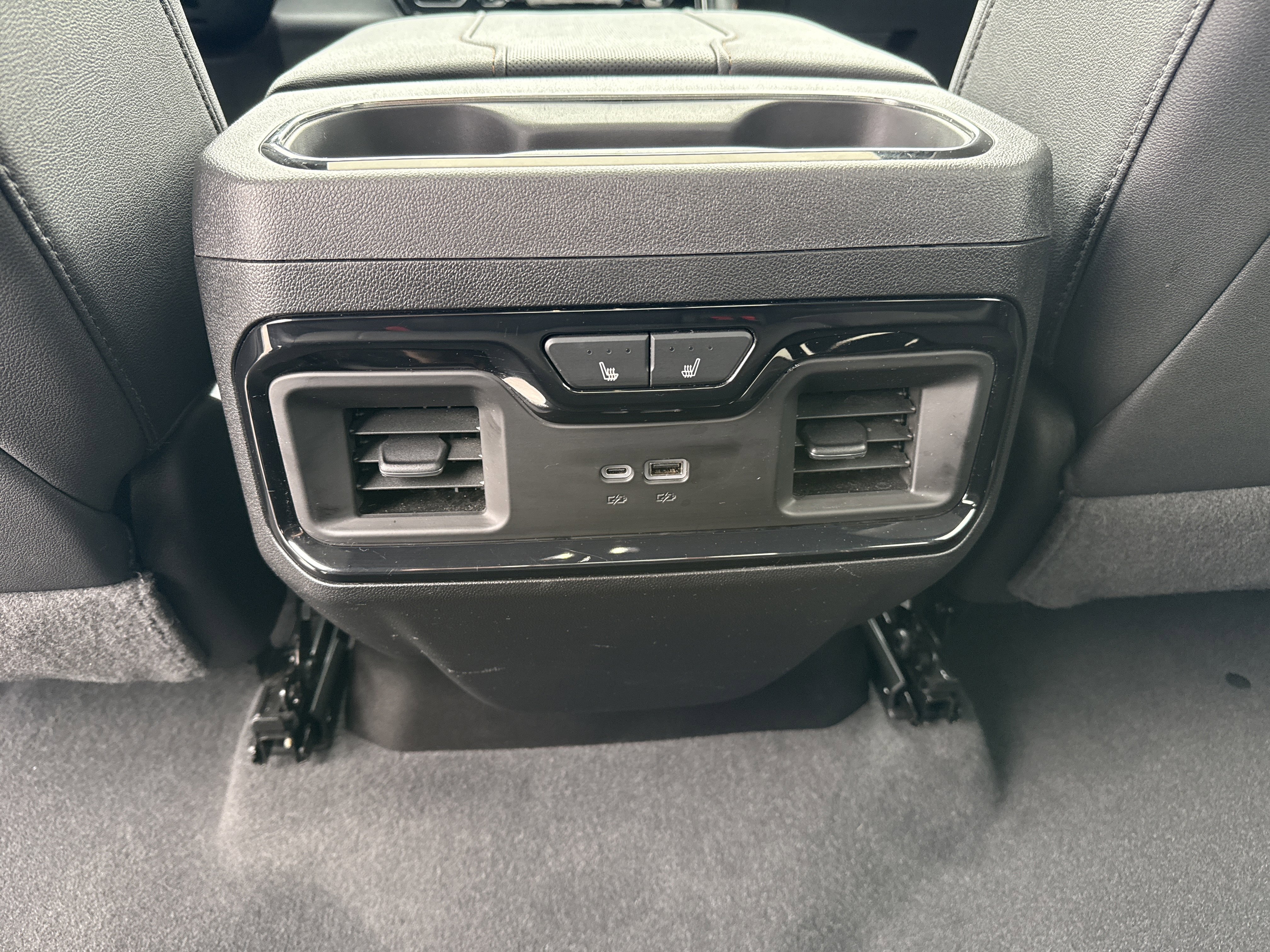Used 2024 GMC Sierra 1500 AT4 w/ Technology Package AWD/4WD image 16