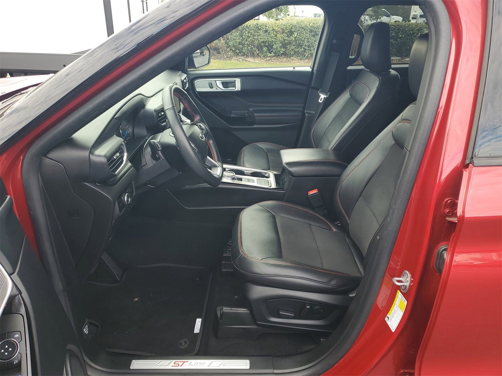 Certified 2023 Ford Explorer ST-Line w/ Class IV Trailer Tow Package image 18