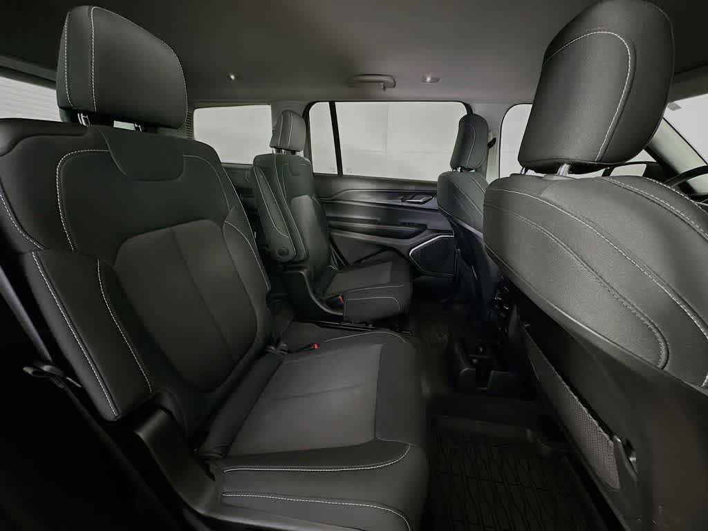 Used 2022 Jeep Grand Cherokee L Laredo w/ Luxury Tech Group I AWD/4WD image 32