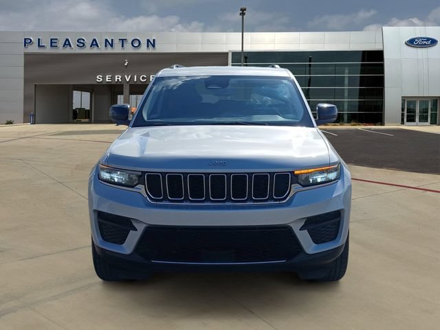 Used 2024 Jeep Grand Cherokee Laredo RWD image 8