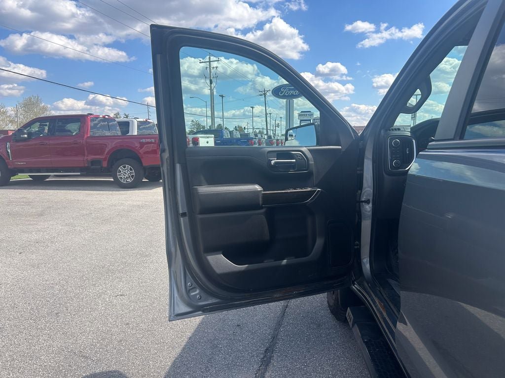 Used 2022 Chevrolet Silverado 1500 LT Trail Boss w/ LPO, Dark Essentials Package AWD/4WD image 12