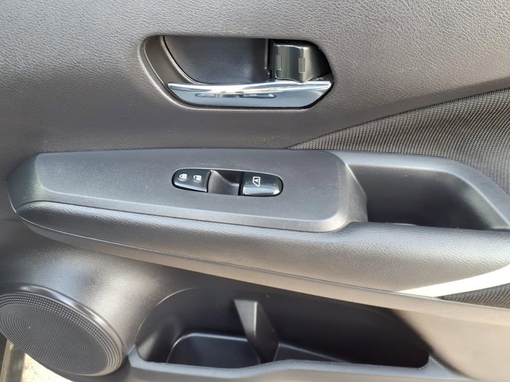 Used 2024 Nissan Kicks SV image 8