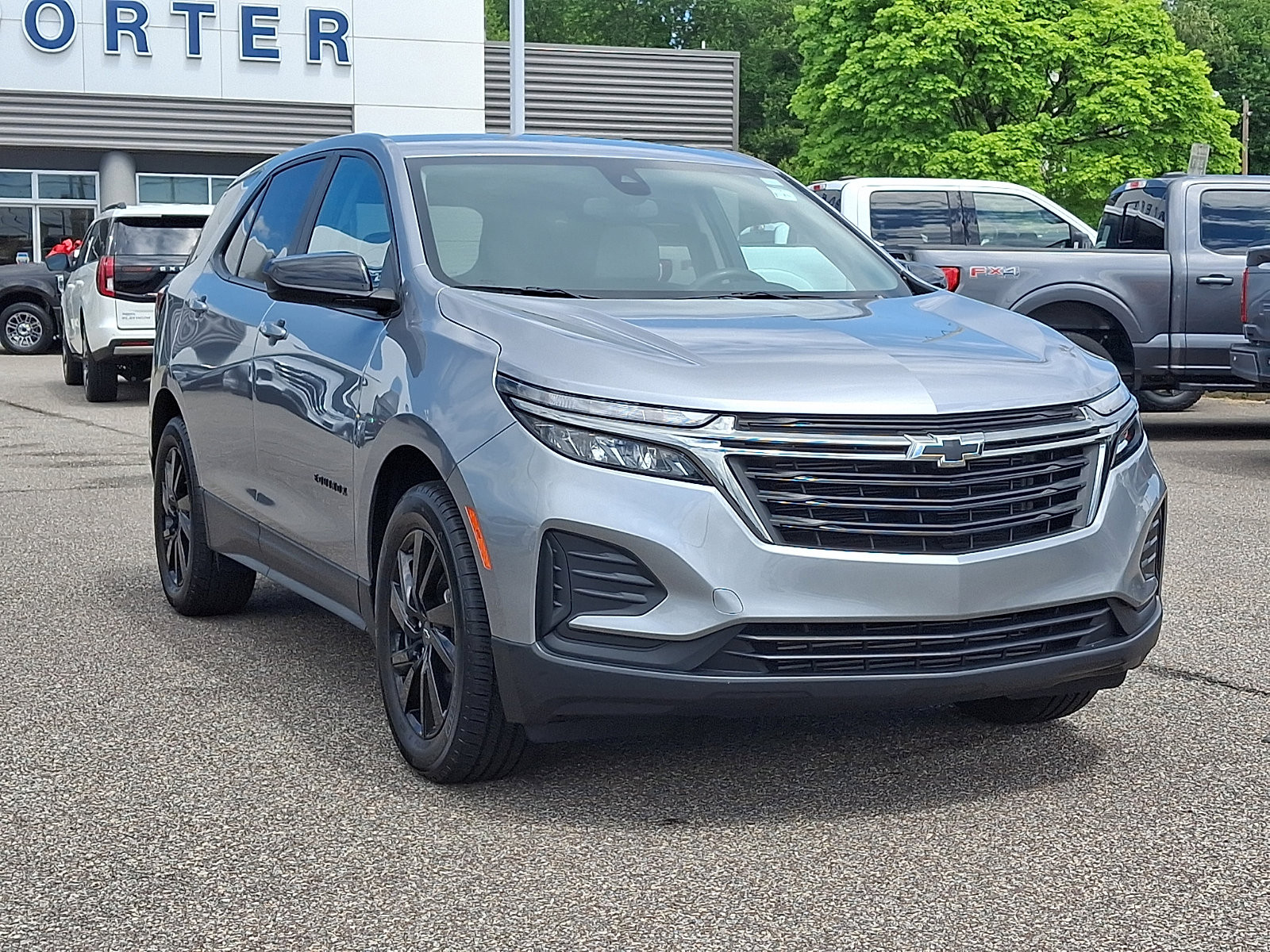 Used 2024 Chevrolet Equinox LS w/ LS Convenience Package FWD image 2