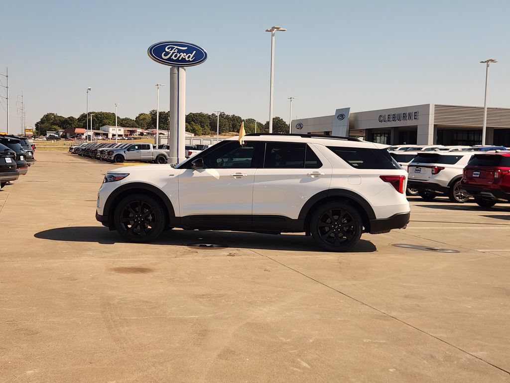 Certified 2024 Ford Explorer ST-Line w/ Class IV Trailer Tow Package RWD image 4