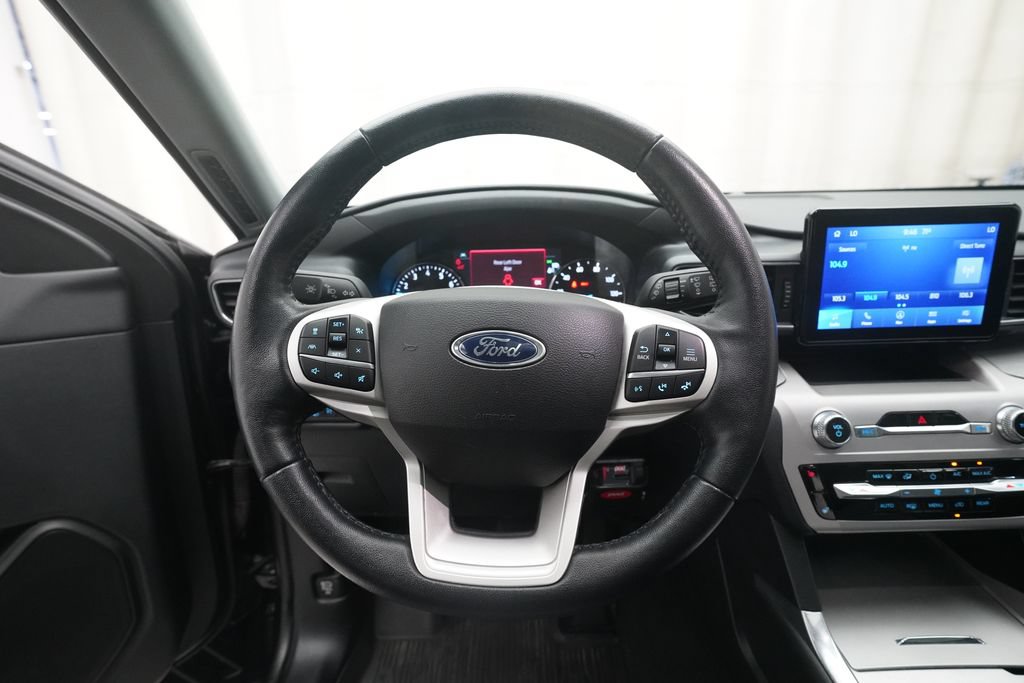 Certified 2022 Ford Explorer XLT w/ XLT Sport Appearance Package AWD/4WD image 4