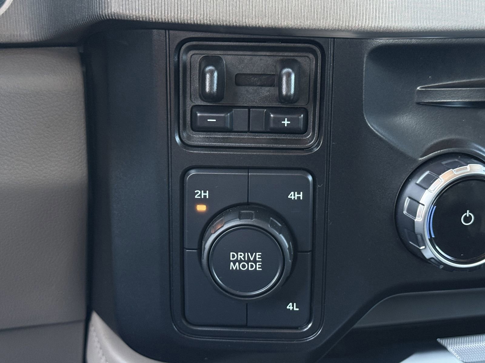 Certified 2025 Ford F350 Platinum w/ Platinum Plus Package image 21