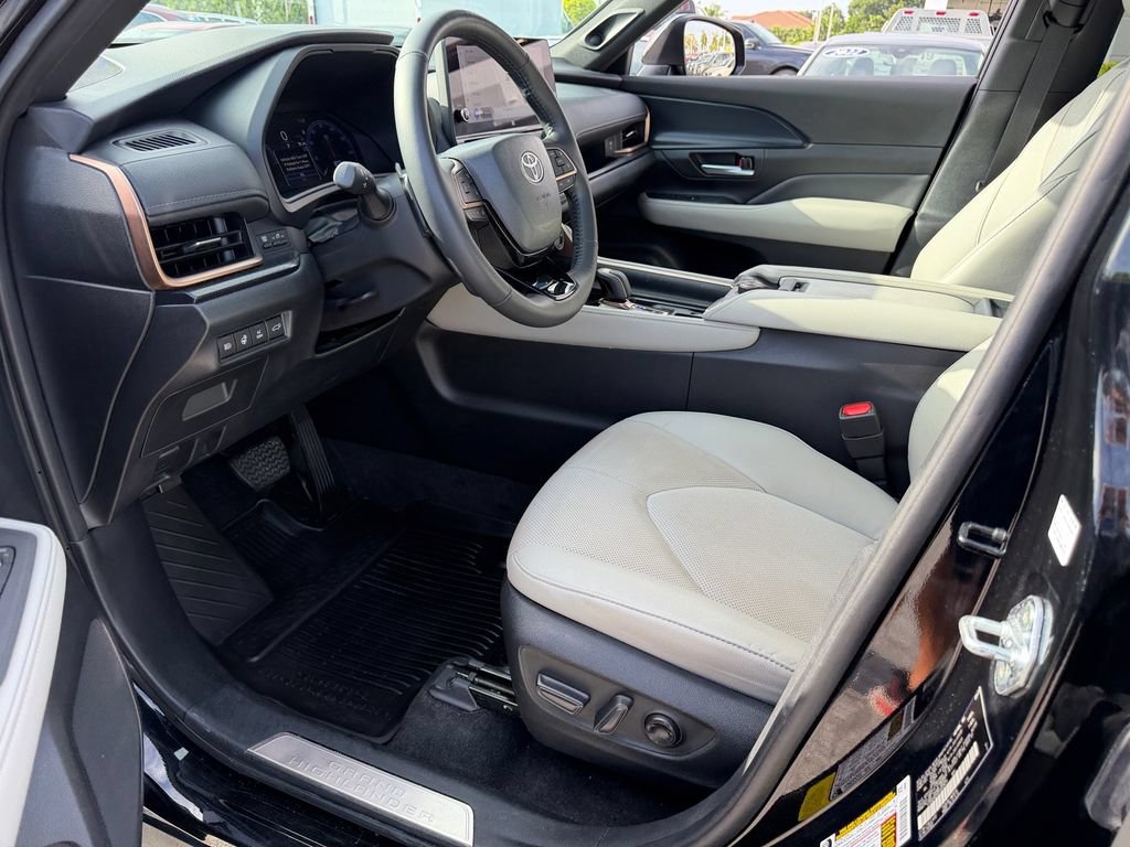 Used 2024 Toyota Grand Highlander AWD Hybrid image 11