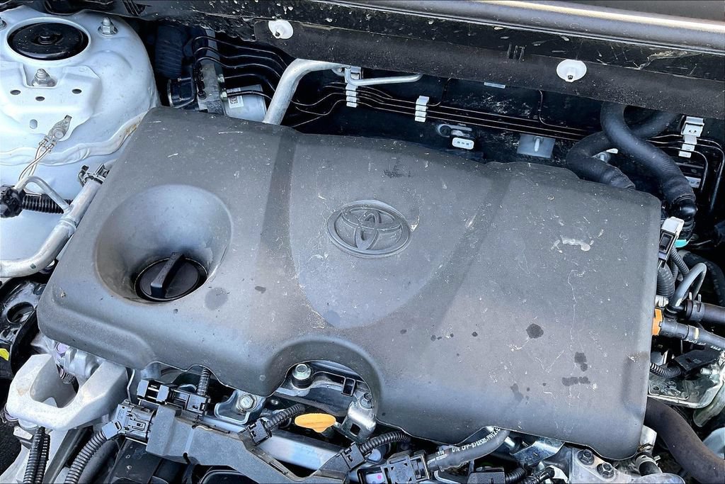Used 2024 Toyota RAV4 XLE FWD image 34