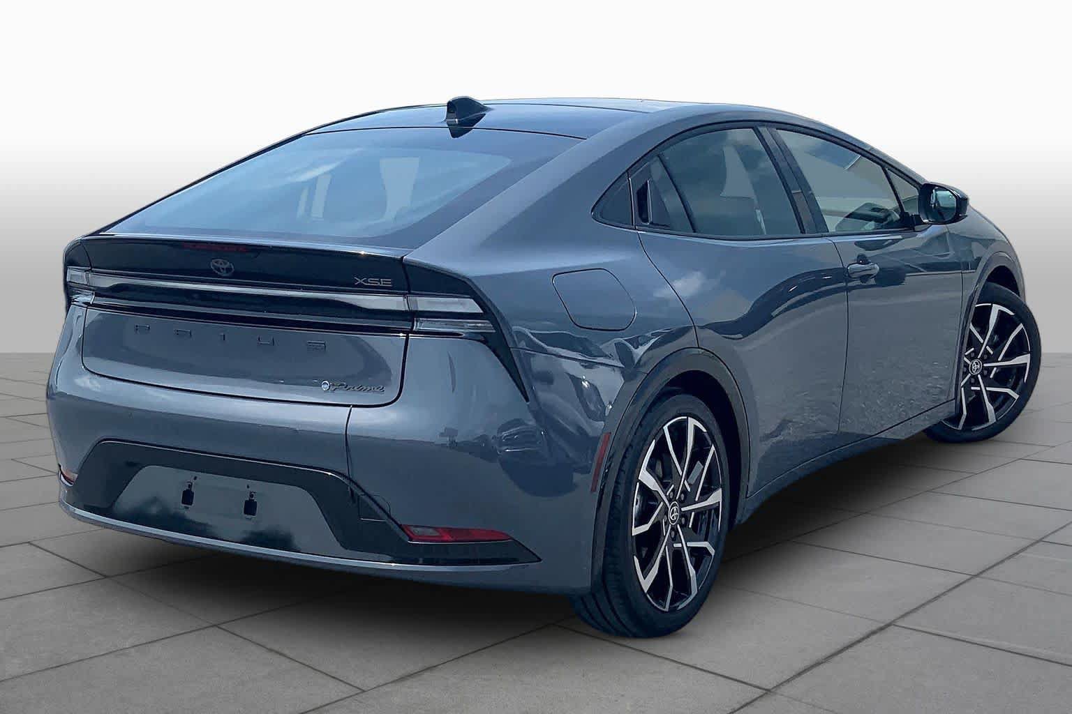 Used 2024 Toyota Prius Prime Premium FWD image 13