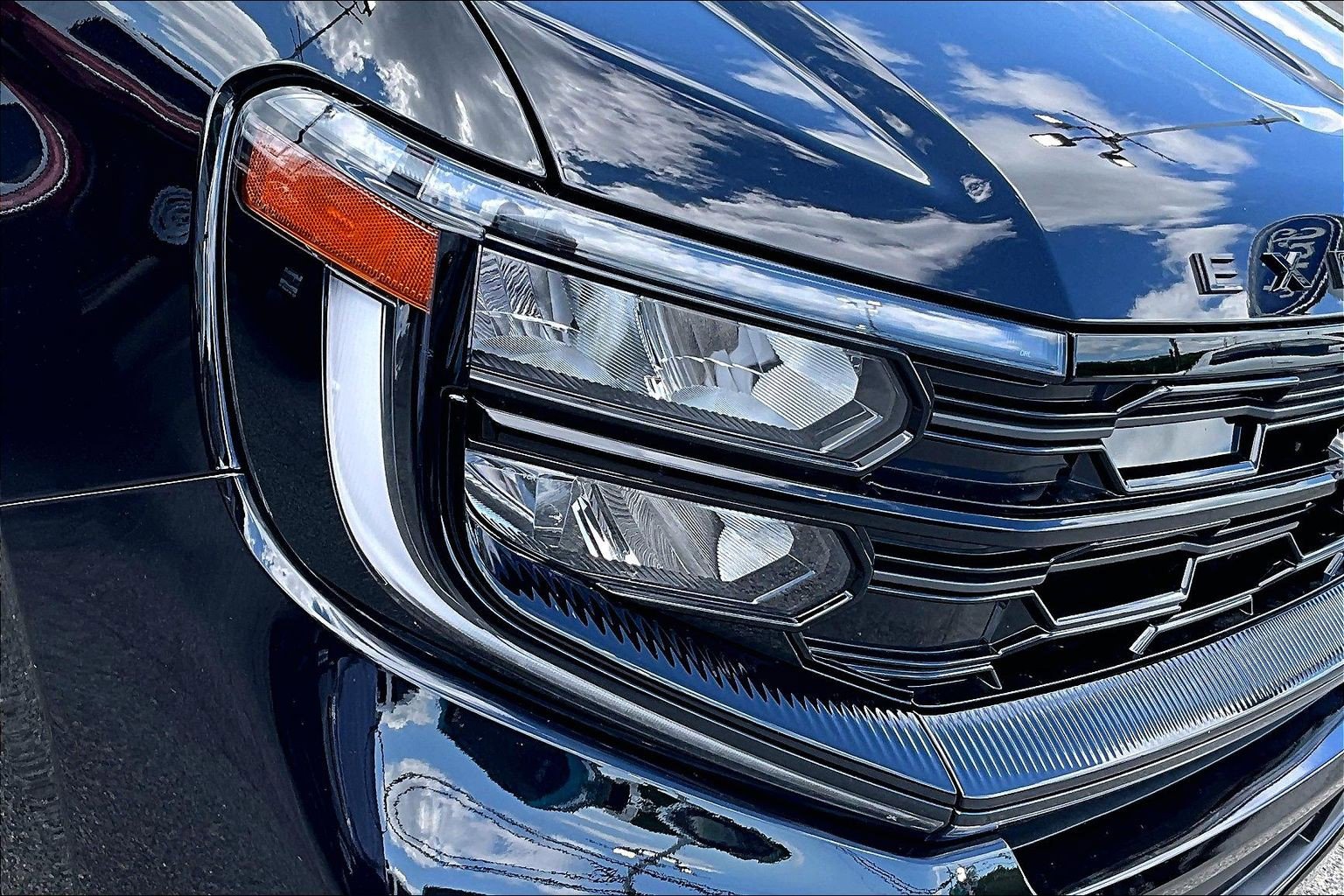 Certified 2025 Ford Expedition Platinum w/ Stealth Performance Package AWD/4WD image 30