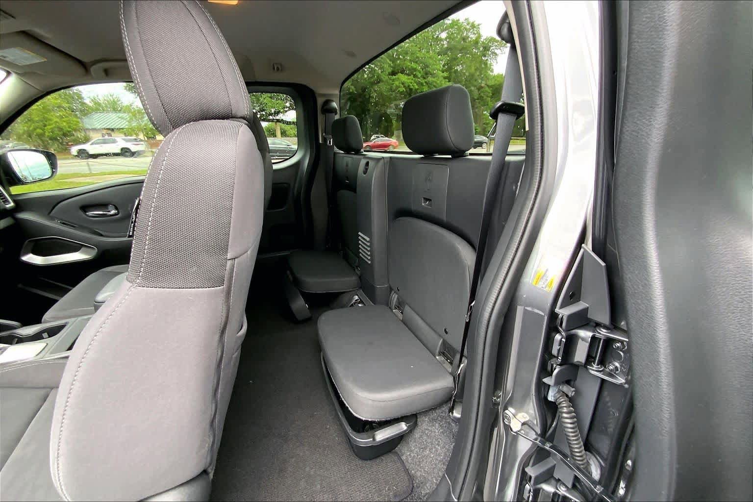 Used 2022 Nissan Frontier SV w/ Technology Package RWD image 20