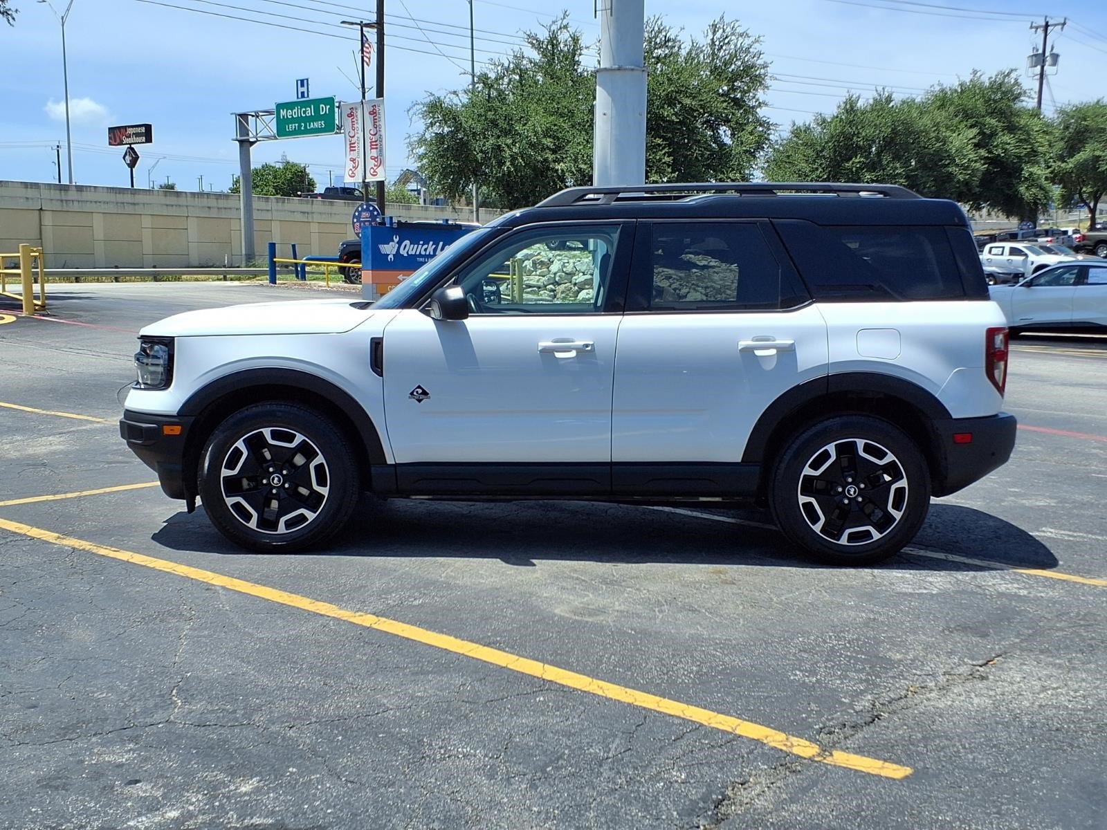 Certified 2023 Ford Bronco Sport Outer Banks w/ Tech Package AWD/4WD image 9