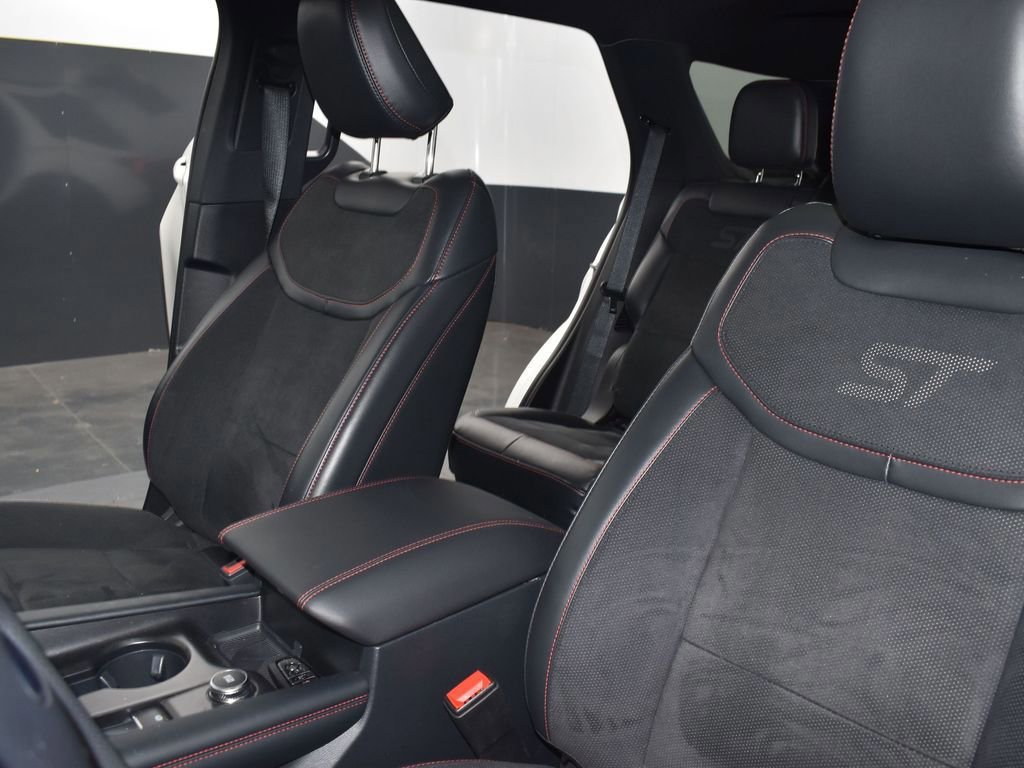 Certified 2025 Ford Explorer ST image 31