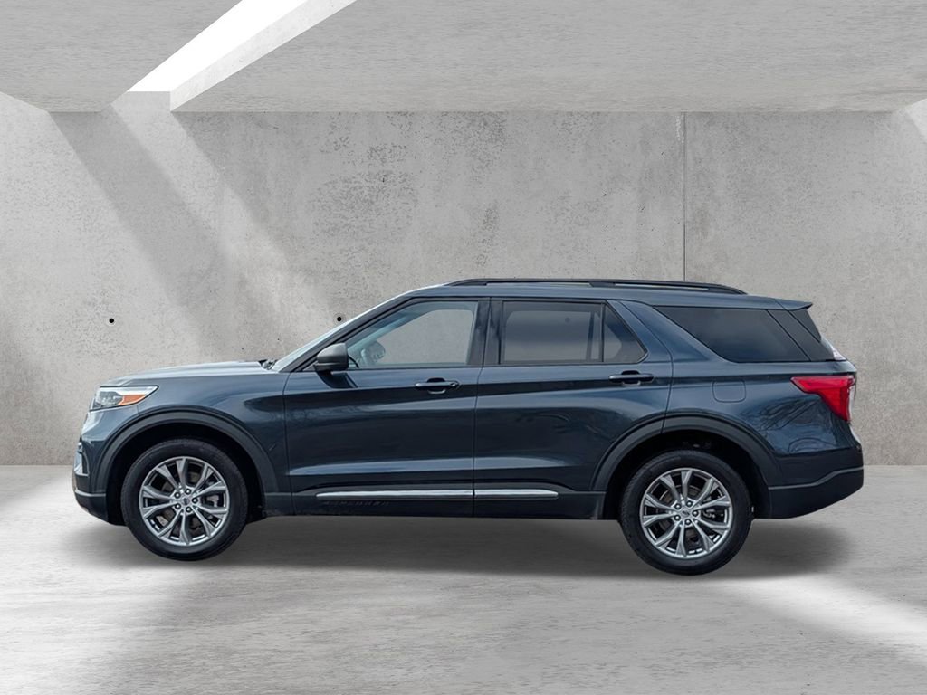 Certified 2022 Ford Explorer XLT w/ Equipment Group 202A image 5