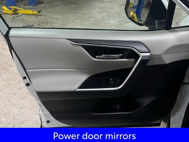 Used 2021 Toyota RAV4 XLE image 19