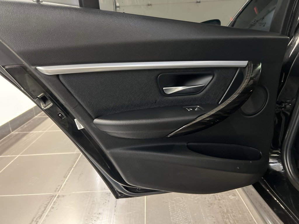 Used 2018 BMW 330i xDrive Sedan w/ Convenience Package image 31