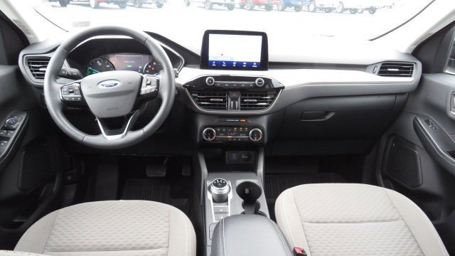 Certified 2022 Ford Escape SE w/ SE Sport Appearance Package image 9