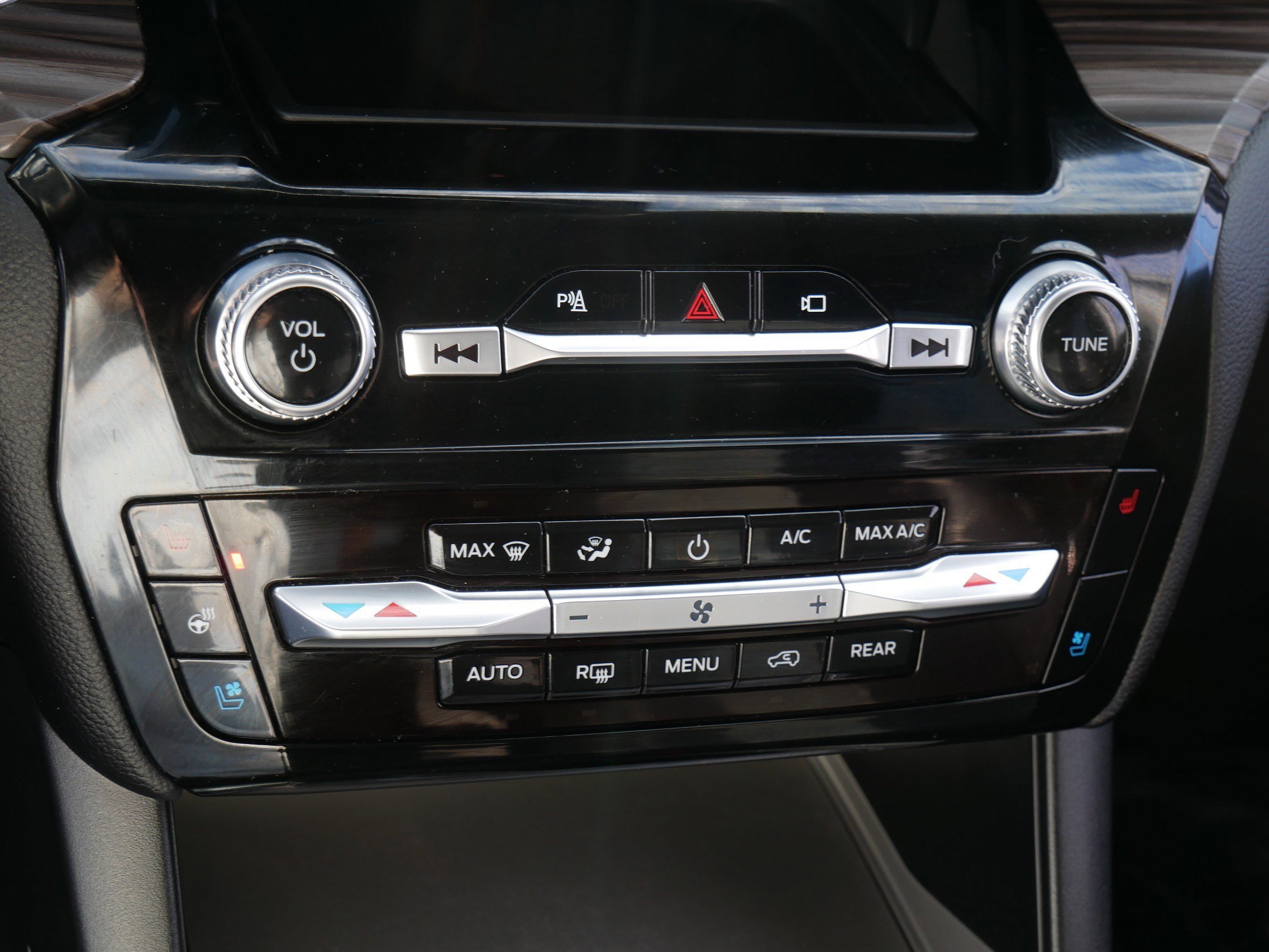 Certified 2022 Ford Explorer Limited w/ Equipment Group 301A image 23