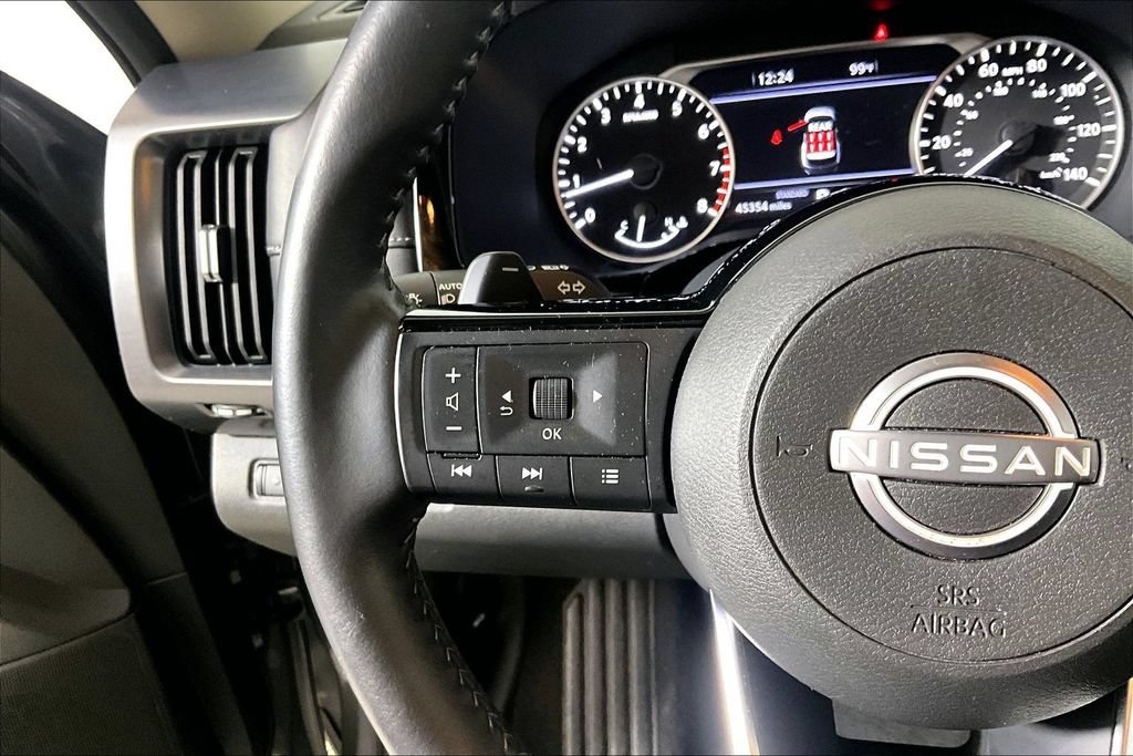 Used 2025 Nissan Pathfinder SL FWD image 14