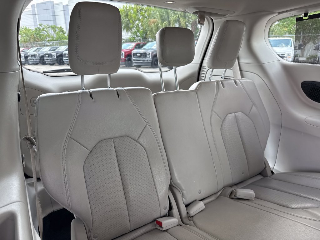 Used 2021 Chrysler Pacifica Touring-L FWD image 27