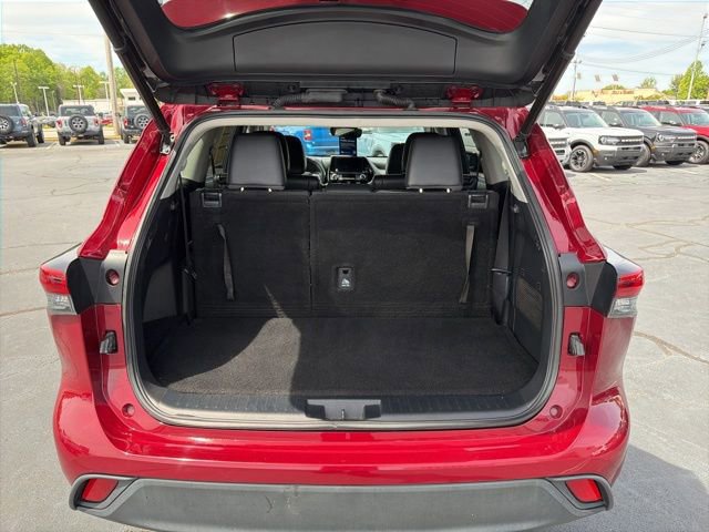 Used 2023 Toyota Highlander XLE FWD image 11