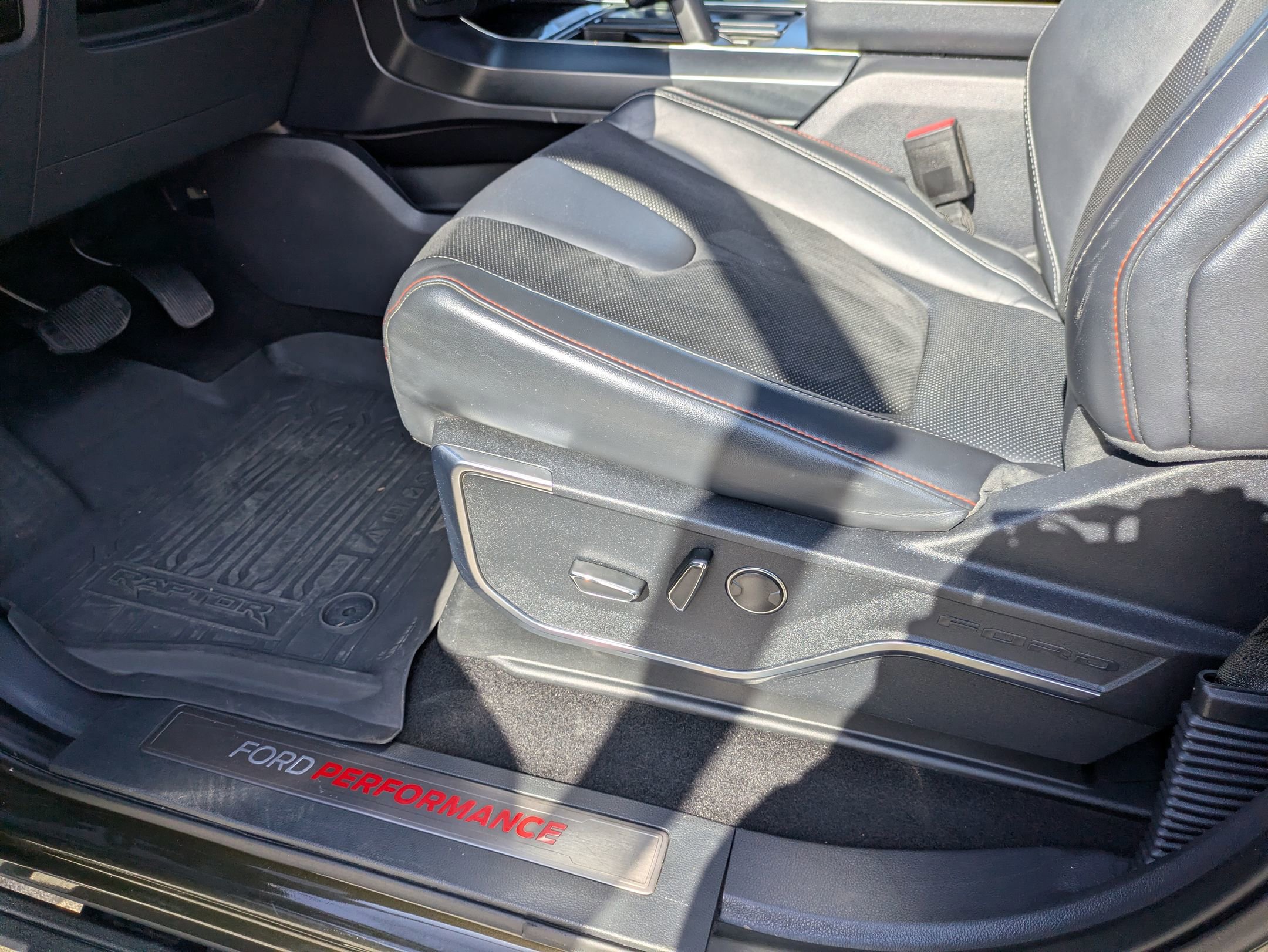 Certified 2024 Ford F150 Raptor image 15