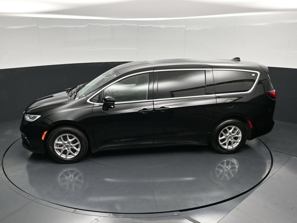 Used 2024 Chrysler Pacifica Touring-L FWD image 49