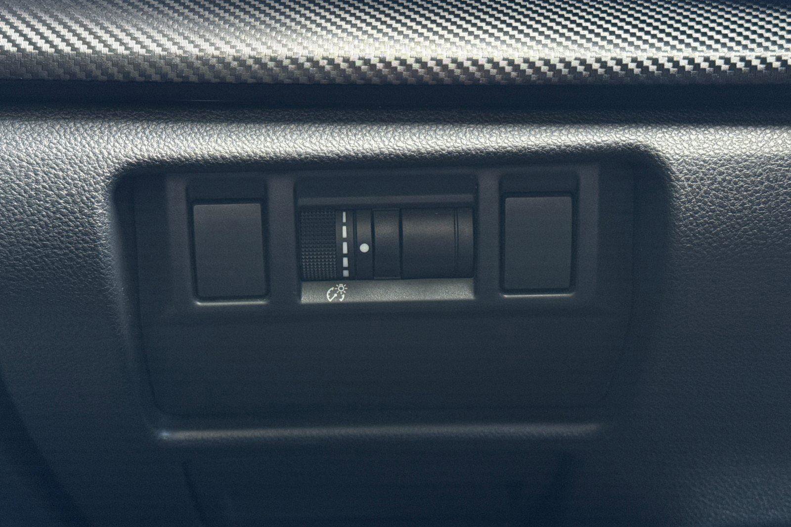 Used 2024 Subaru Crosstrek 2.0i Premium image 31