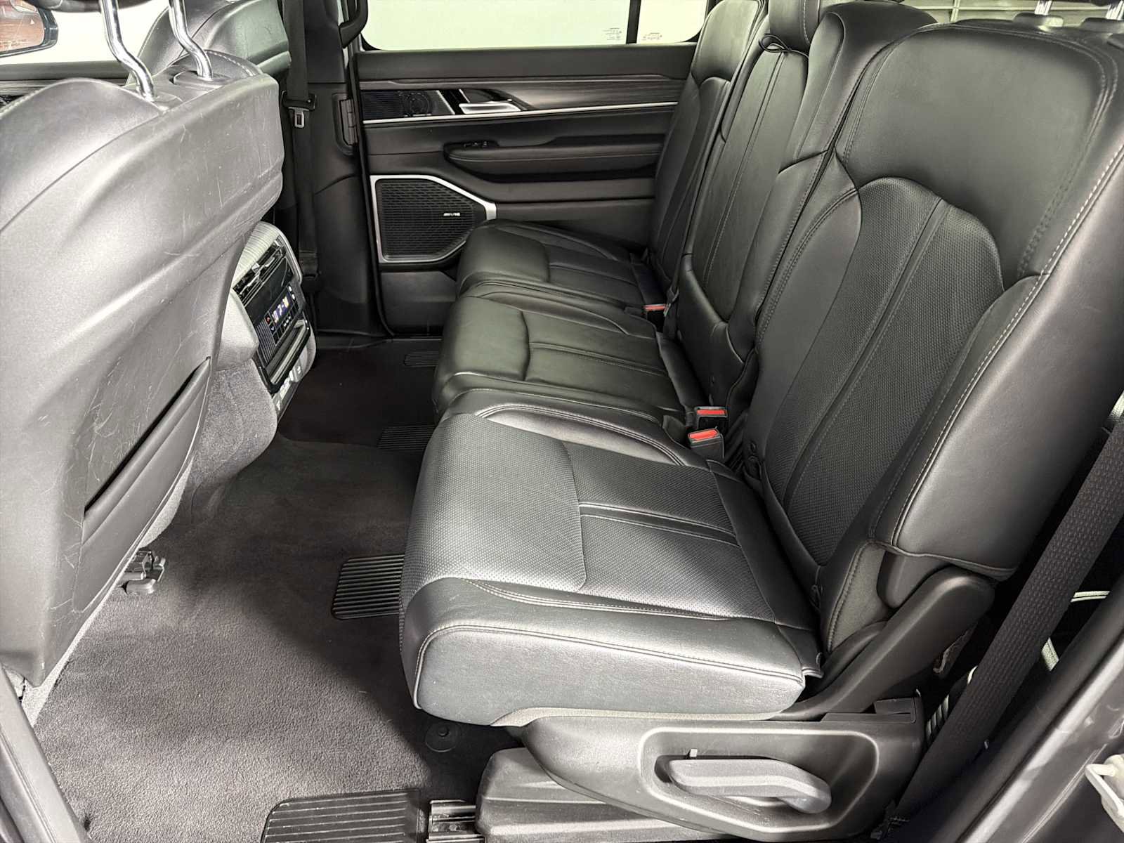 Used 2023 Jeep Wagoneer L Series II AWD/4WD image 20