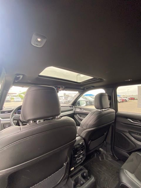 Used 2024 Jeep Grand Cherokee L Altitude AWD/4WD image 8