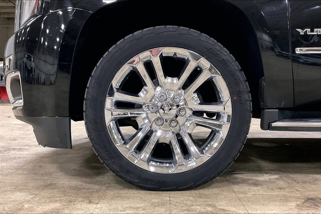 Used 2017 GMC Yukon XL SLT w/ Premium Edition AWD/4WD image 9