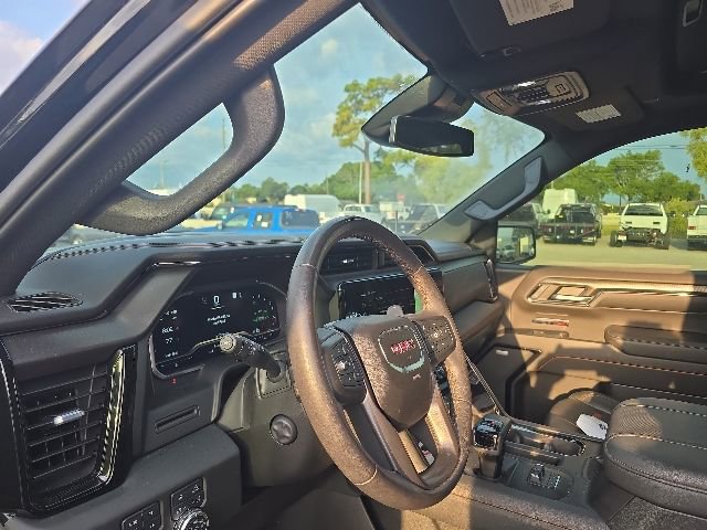 Used 2023 GMC Sierra 1500 AT4 w/ AT4 Premium Package AWD/4WD image 9