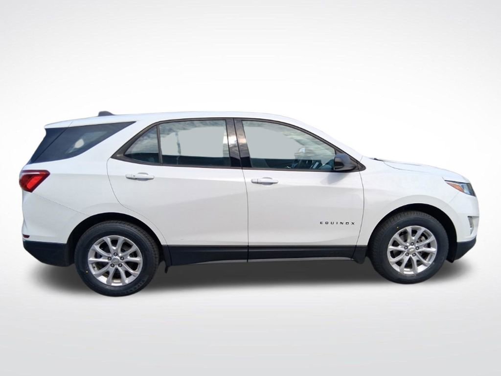 Used 2018 Chevrolet Equinox LS w/ LPO, Floor Liner Package FWD image 8