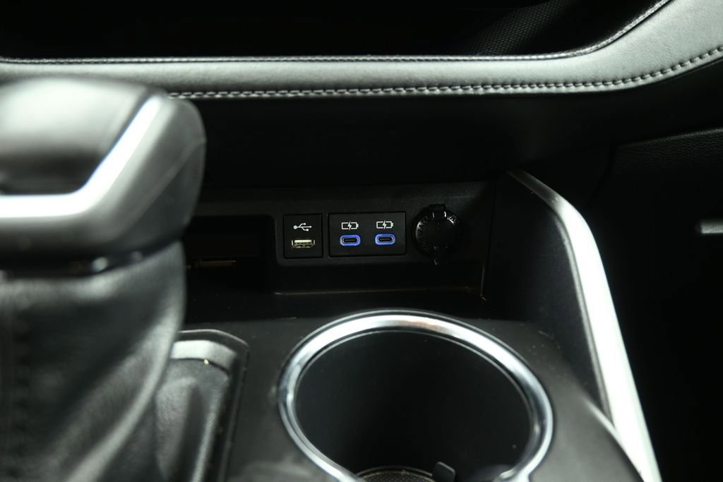 Used 2022 Toyota Highlander XLE FWD image 19