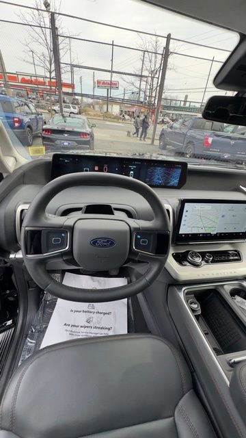 Certified 2025 Ford Expedition Active image 11