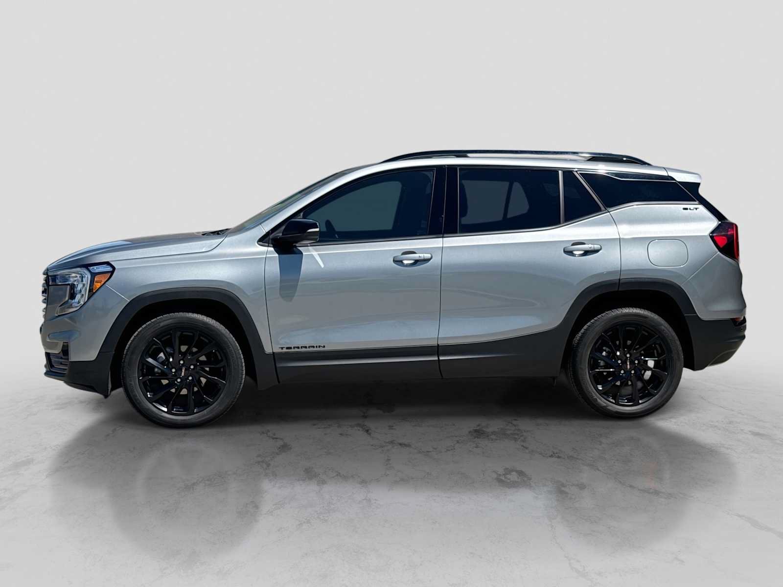 Used 2024 GMC Terrain SLT w/ Elevation Edition AWD/4WD image 3